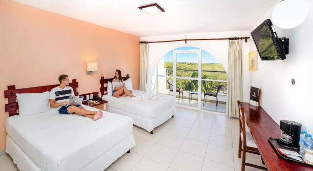 Standard Neljän hengen huone parvekkeella näkymä Uxmal Resort Maya