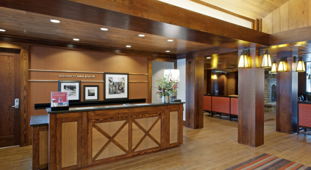 Hampton Inn & Suites Lake Placid, Забронировать Отель Лейк-Плэсид Whiteface Mountain