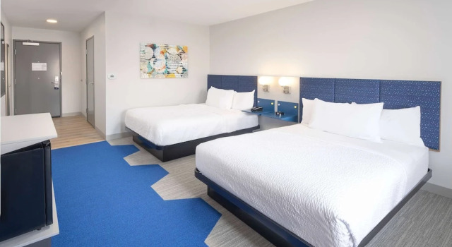 Четырёхместный номер Standard Microtel Inn & Suites by Wyndham Macedon