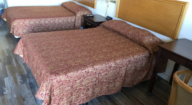 Четырёхместный номер Standard Rosener's Inn and banquet center