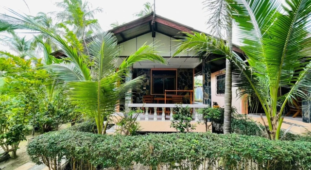 Трёхместное бунгало с балконом Family House Resort, Haad Rin