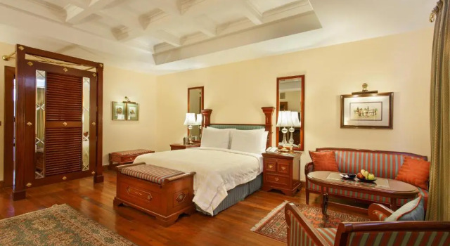 Номер Premier с красивым видом из окна The Oberoi Cecil