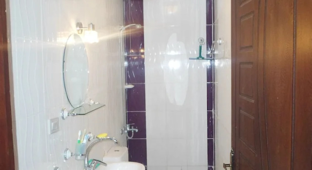 Кровать в общем номере с балконом Family Palace Hotel