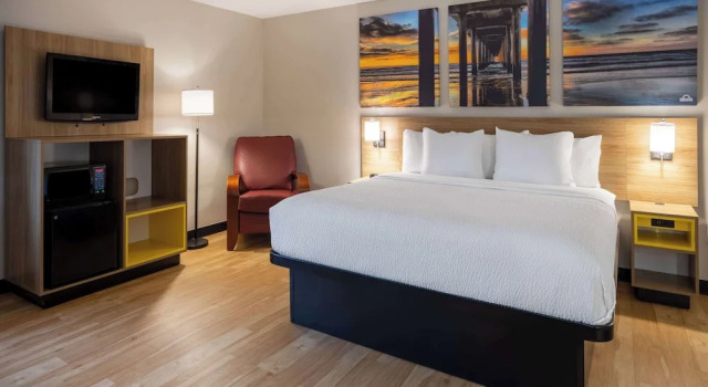 Doppel Suite Days Inn by Wyndham Pleasant Prairie Kenosha