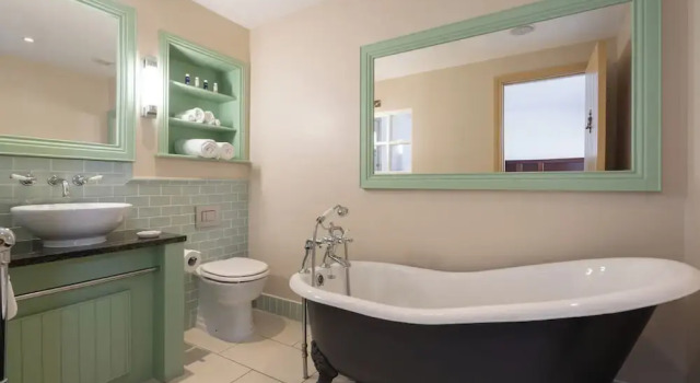 Двухместный люкс с видом на сад Bushmills Hostel