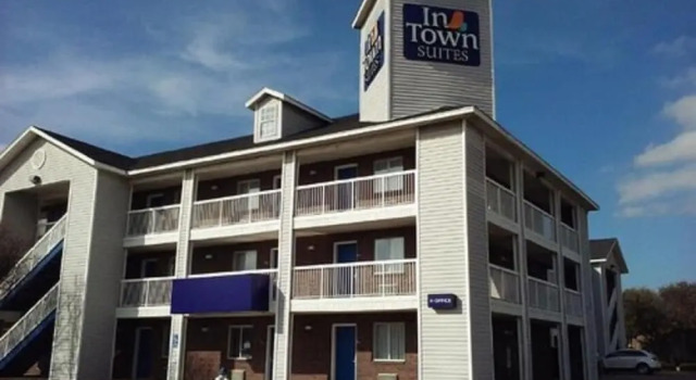 InTown Suites Extended Stay Carrollton TX - West Trinity Mills, Забронировать Отель Карролтон Dallas - Fort Worth Metropolitan Area