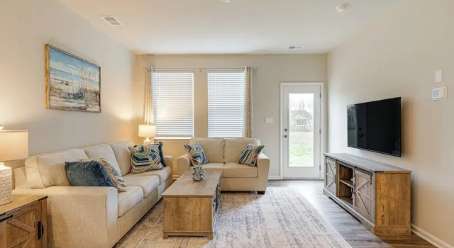 5 Mi to Bethany Beach: Townhome w/ Pool!