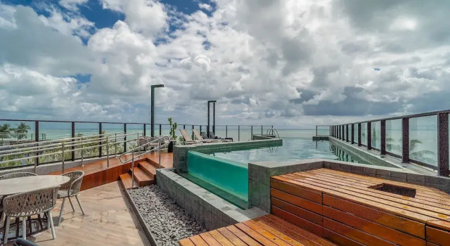 Oceanfront Studio in Building w/ Pool Bre0116