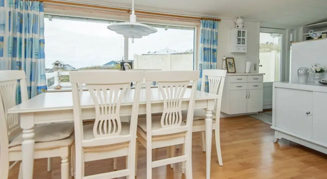 Peaceful Holiday Home in Henne With Sea View, Book Hotel 3-stjernede hoteller i Henne, 3*
