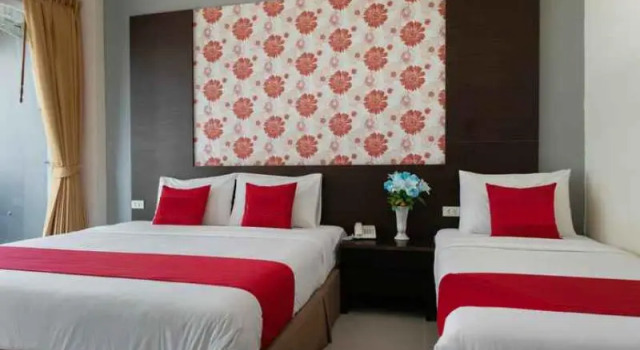 Номер Standard с балконом OYO 792 Omsaga Phuket Hotel