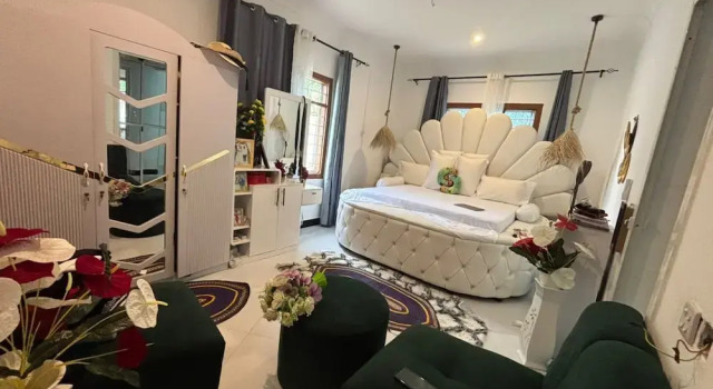 Malaika White House Apartment & Spa