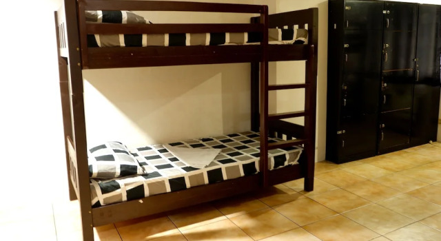 Кровать в общем номере Our Awesome Hostel