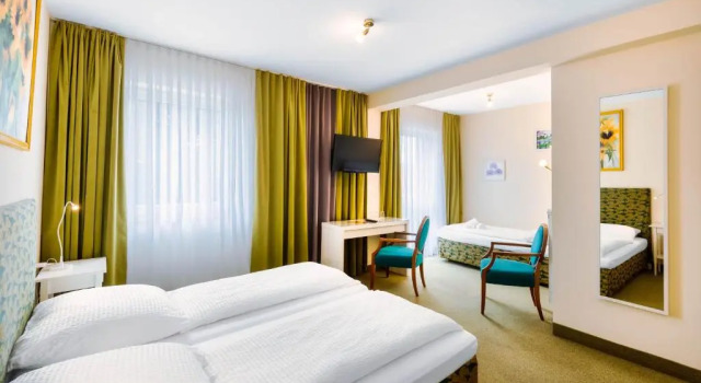 Трёхместный номер Standard ALPHA HOTEL Hermann von Salza