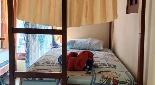 Кровать в общем номере Family Hostel Lovina