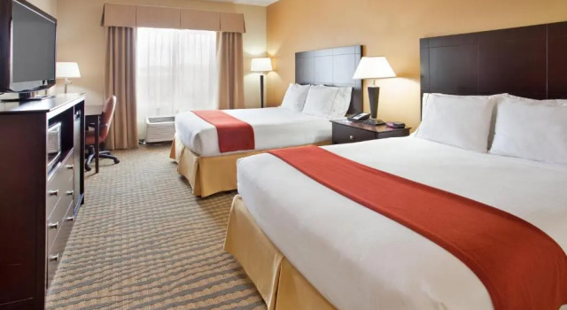 Четырёхместный номер Superior Holiday Inn Express & Suites Gallup East by IHG