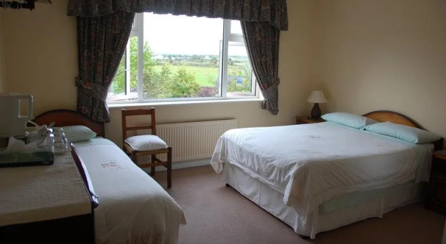 Creg Lodge, Prenota Hotel Baile Chláir (Claregalway) 