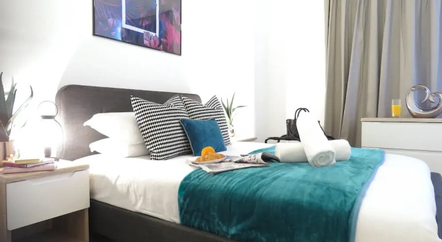 Номер Standard с 2 комнатами с балконом и с красивым видом из окна Tudors eSuite Grand Central Aparthotel