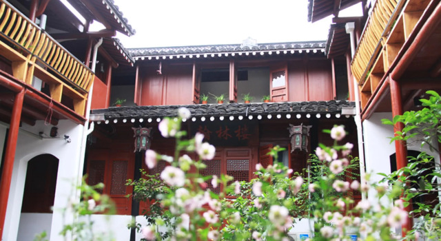 Кровать в общем номере (мужской номер) Shaoxing Laotaimen Luxun Native Place Youth Hostel