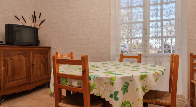 Vintage Retreat in Montfaucon, Réserver Hôtel Montfaucon Languedoc-Roussillon