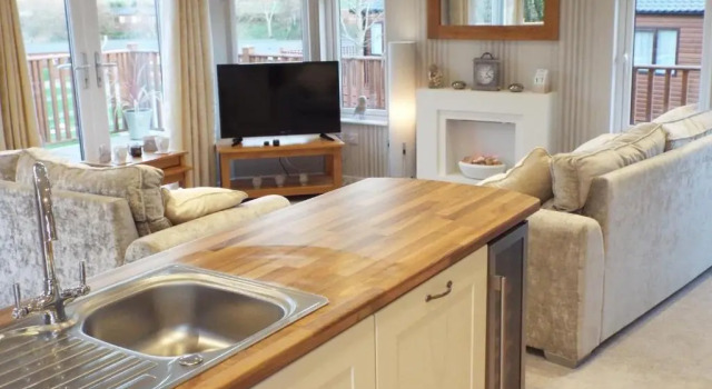 Коттедж Devon Hills Holiday Park luxury timber lodge pet friendly with hot tub 2 to 6 guests