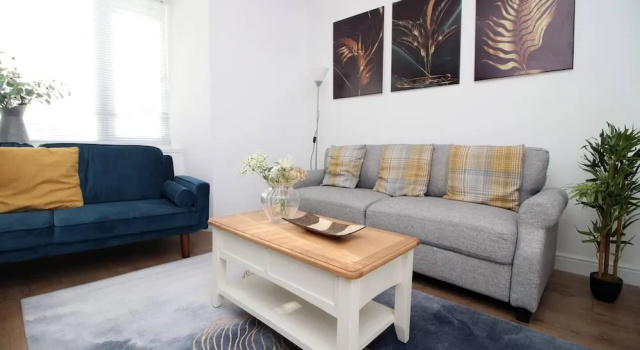 Апартаменты 4 Bed Flat - Sleeps 4 - Parking - Wifi