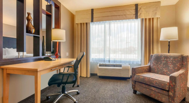 Четырёхместный люкс SpringHill Suites by Marriott Fort Collins