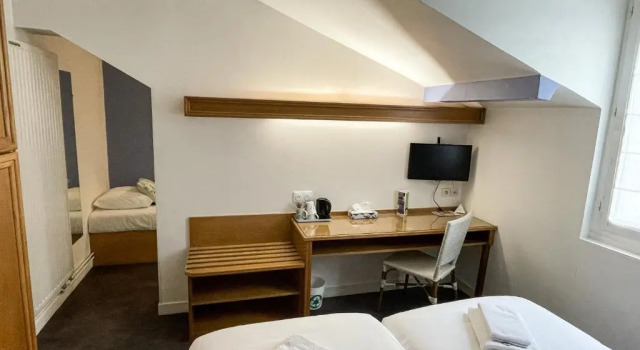 Трёхместный номер Standard Garden Hotel Rennes Centre Gare