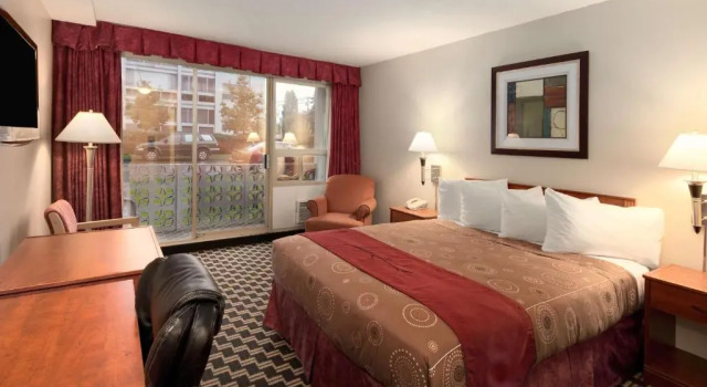 Двухместный номер с балконом Travelodge by Wyndham Nanaimo