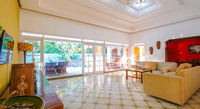 Lombok Guest House, Забронировать Гостевой дом Матарам Ломбок, рядом с Lombok Epicentrum Mall