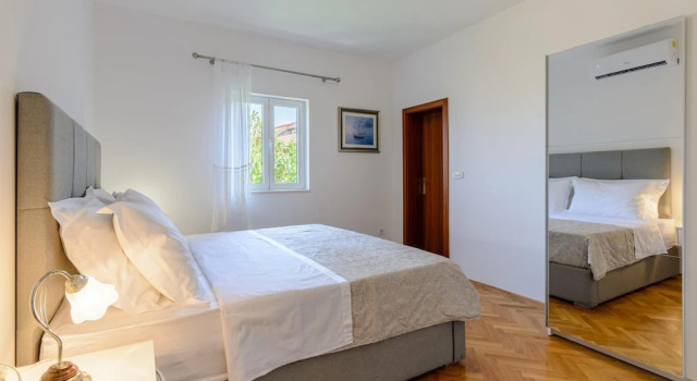 Apartment Marcela - Deluxe Two Bedroom Apartment With Terrace and Sea View