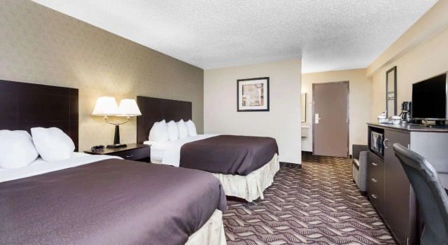 Четырёхместный номер Standard Days Inn by Wyndham Bismarck
