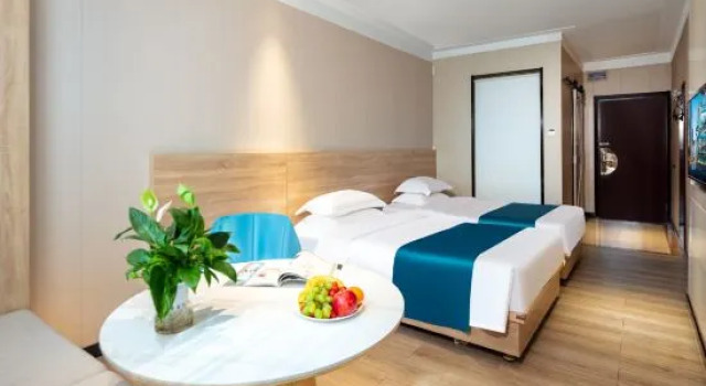 Кровать в общем номере Bindao Holiday Inn(Tanggu Commercial Center Store, Binhai New Area)