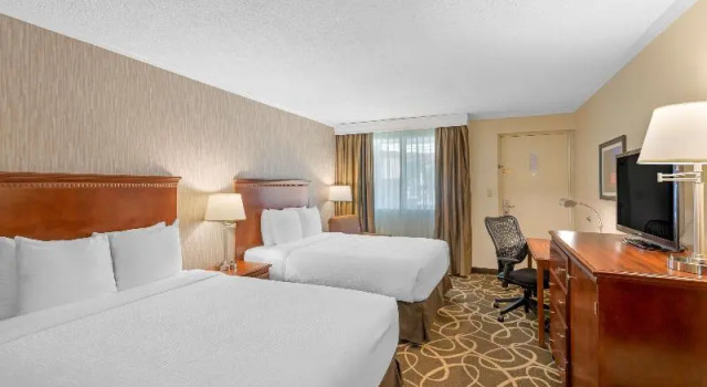 Четырёхместный номер Standard с балконом Best Western Plus Burley Inn & Convention Center