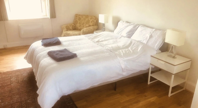 Inviting 5-bed House in Eastbourne, Забронировать Отель Отели Исторического графства Суссекса с парковкой, Парковка