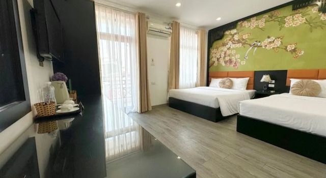 Трёхместный номер Standard с балконом и с видом на город Hanoi Elpis Hotel