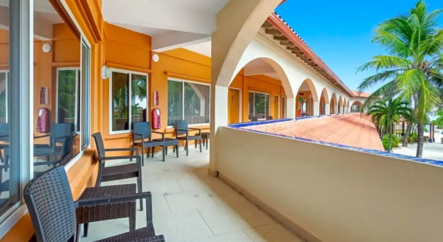 Номер Deluxe SunBreeze Hotel