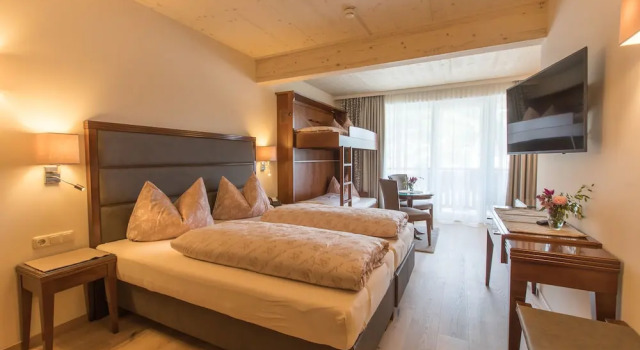 Семейный номер Standard c 1 комнатой с балконом и с видом на горы Hotel Niederreiter