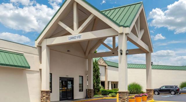 Quality Inn & Suites Hanes Mall, Забронировать Отель Уинстон-Сейлем Северная Каролина