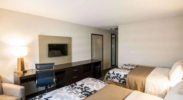 Четырёхместный номер Standard Sleep Inn & Suites & Conference Center