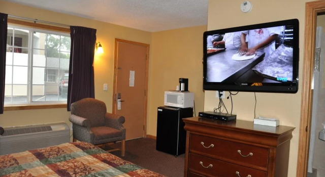 Holiday Inn Express & Suites Bloomington W Mall