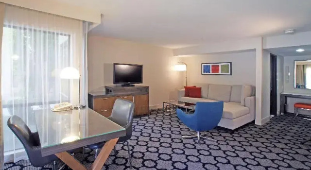 Двухместный номер Standard с балконом и с видом на бассейн Hilton Palm Springs