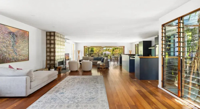 Апартаменты Elegant 3-bed Home With Games Room