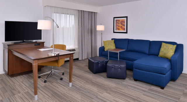 Четырёхместная студия Hampton Inn & Suites Ann Arbor West