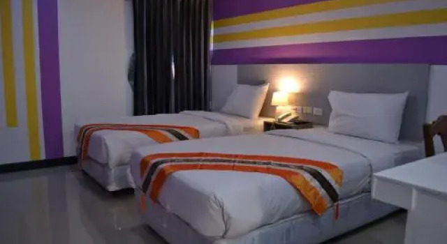 Romantic Hotel, Забронировать Отель Отели Районг с парковкой, рядом с Пешеходная улица Йомджинда, Парковка
