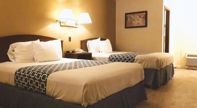 Четырёхместный номер Standard Coratel Inn & Suites by Jasper McCook