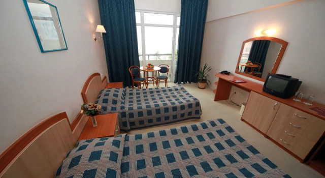Трёхместный номер Standard с балконом Hotel Lilia