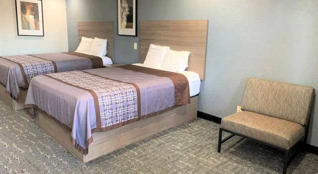 Двухместный номер Superior Sunrise Inn & Suites