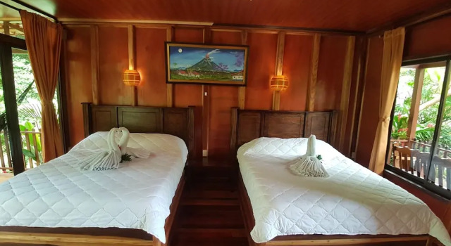 Бунгало Deluxe Hotel Heliconias Nature Inn & Hot Springs