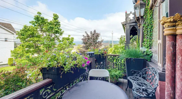 Near Downtown Scranton: Getaway w/ Patio, Забронировать Дом для отпуска Скрантона Sno Mountain, рядом с Парк Нэй-Ог
