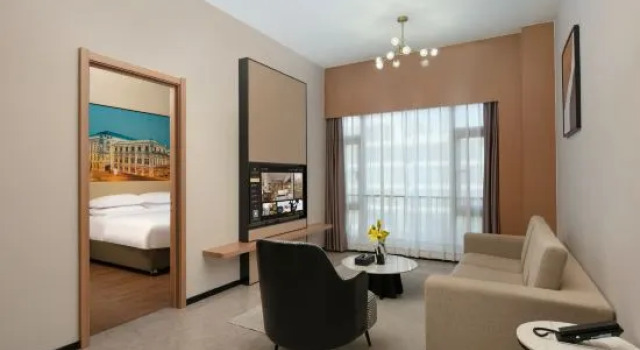 Люкс с красивым видом из окна Vienna International Hotel (Haikou Xinbu Island Branch)
